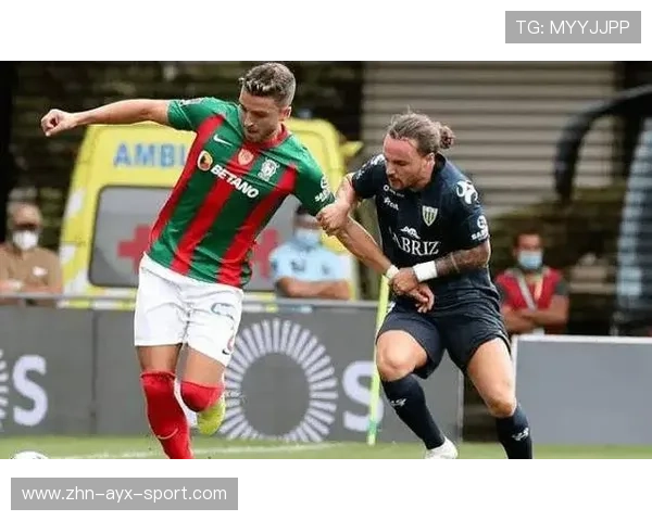 波尔图前场二过一配合撕开对手防线